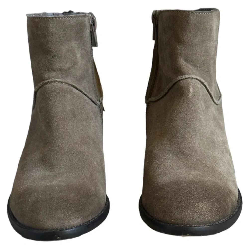 Steve Madden Milaan Tan Suede 8 Classic Ankle Booties Taupe Burnished Toe